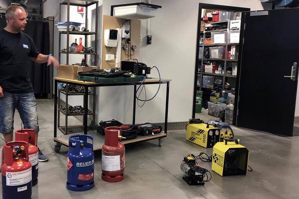 Brannfarlige kuldemedier på sikkert vis