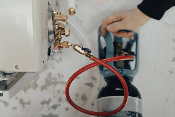 Vil forby alle PFAS-er – deriblant R134a og HFO-medier